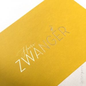 Hoera zwanger kaart geel, Letterpers 1