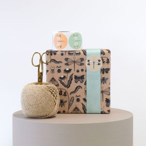 Cadeaupapier insecten taupe (HOP) 1