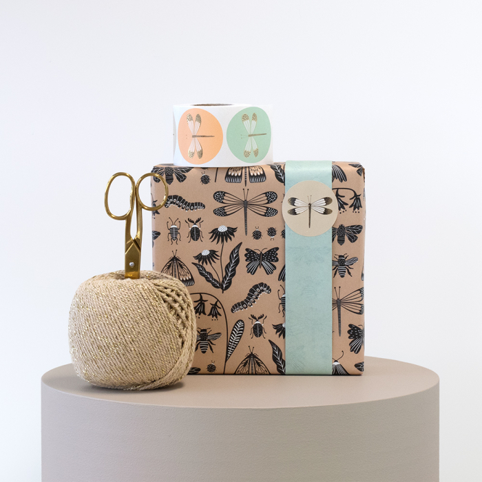 Cadeaupapier insecten taupe (HOP)