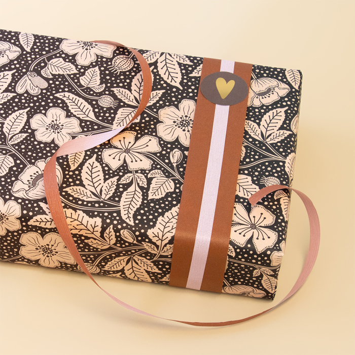 Cadeaupapier klaproos zwart (HOP)