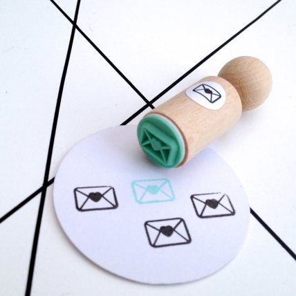 Mini stempel envelopje met hartje Miss Honeybird